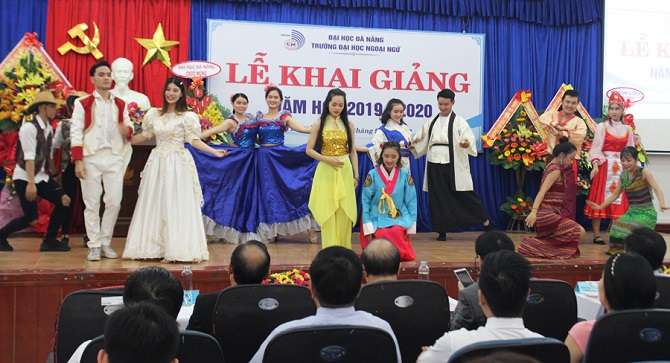 A group of people posing for the cameraDescription automatically generated