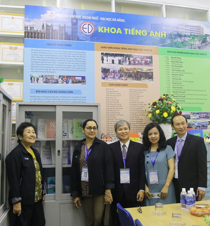 A group of people posing for the cameraDescription automatically generated