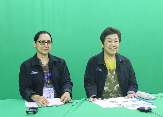 A group of people sitting at a tableDescription automatically generated