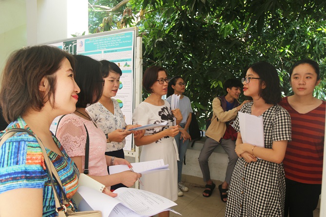 A group of people posing for the cameraDescription automatically generated