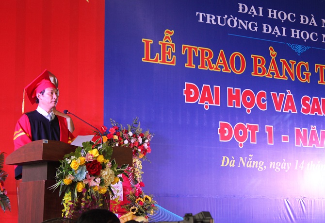 A group of people on a stageDescription automatically generated