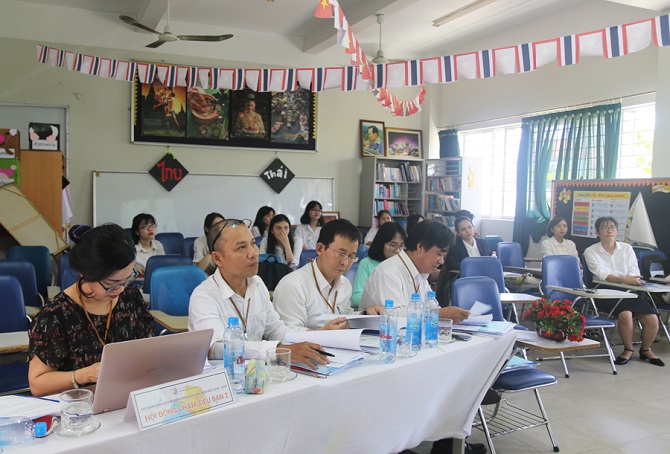 A group of people sitting at a tableDescription automatically generated