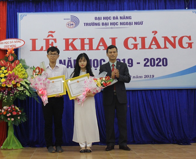 A group of people posing for the cameraDescription automatically generated