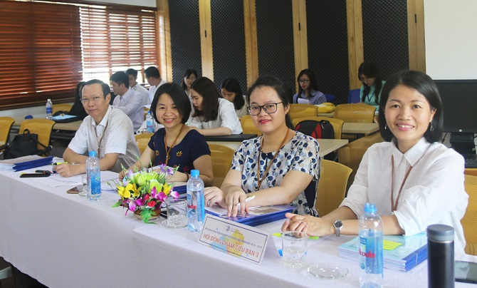 A group of people sitting at a tableDescription automatically generated