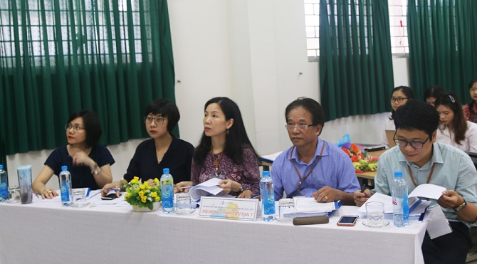 A group of people sitting at a tableDescription automatically generated