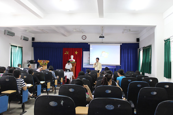 Hội thảo khoa học “ Tích hợp ứng dụng Công nghệ Thông tin và Truyền thông vào xây dựng và phát triển đề cương môn học trong chương trình đào tạo”.