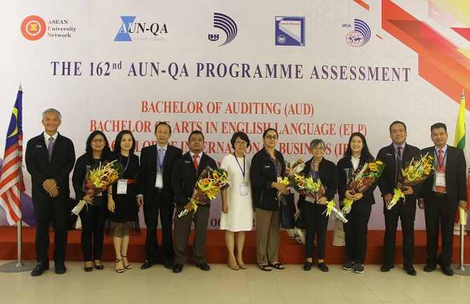 A group of people posing for a pictureDescription automatically generated