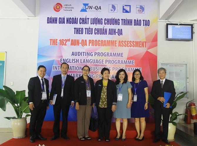 A group of people posing for the cameraDescription automatically generated